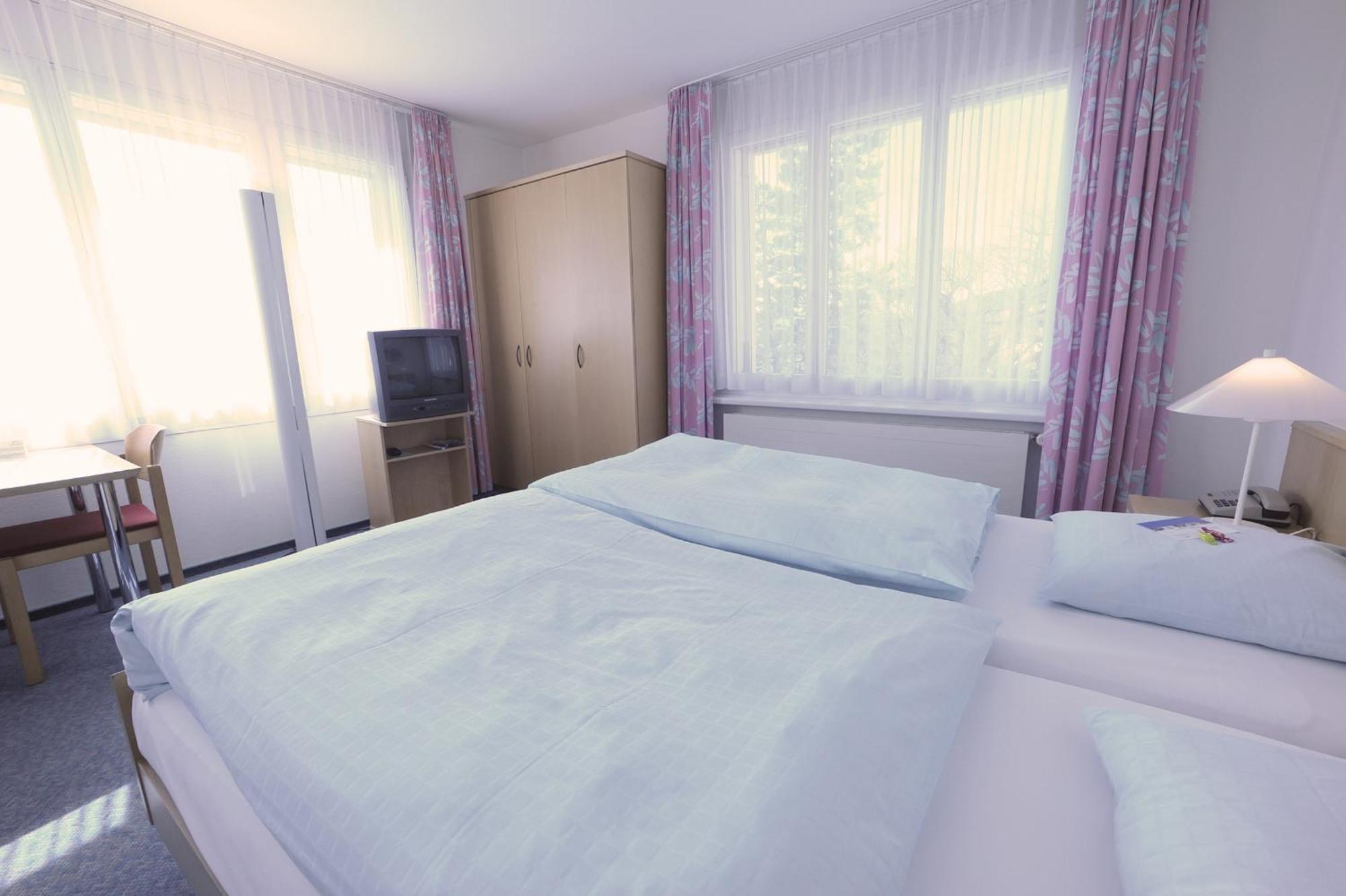 Hotel Laendli Oberägeri Rum bild